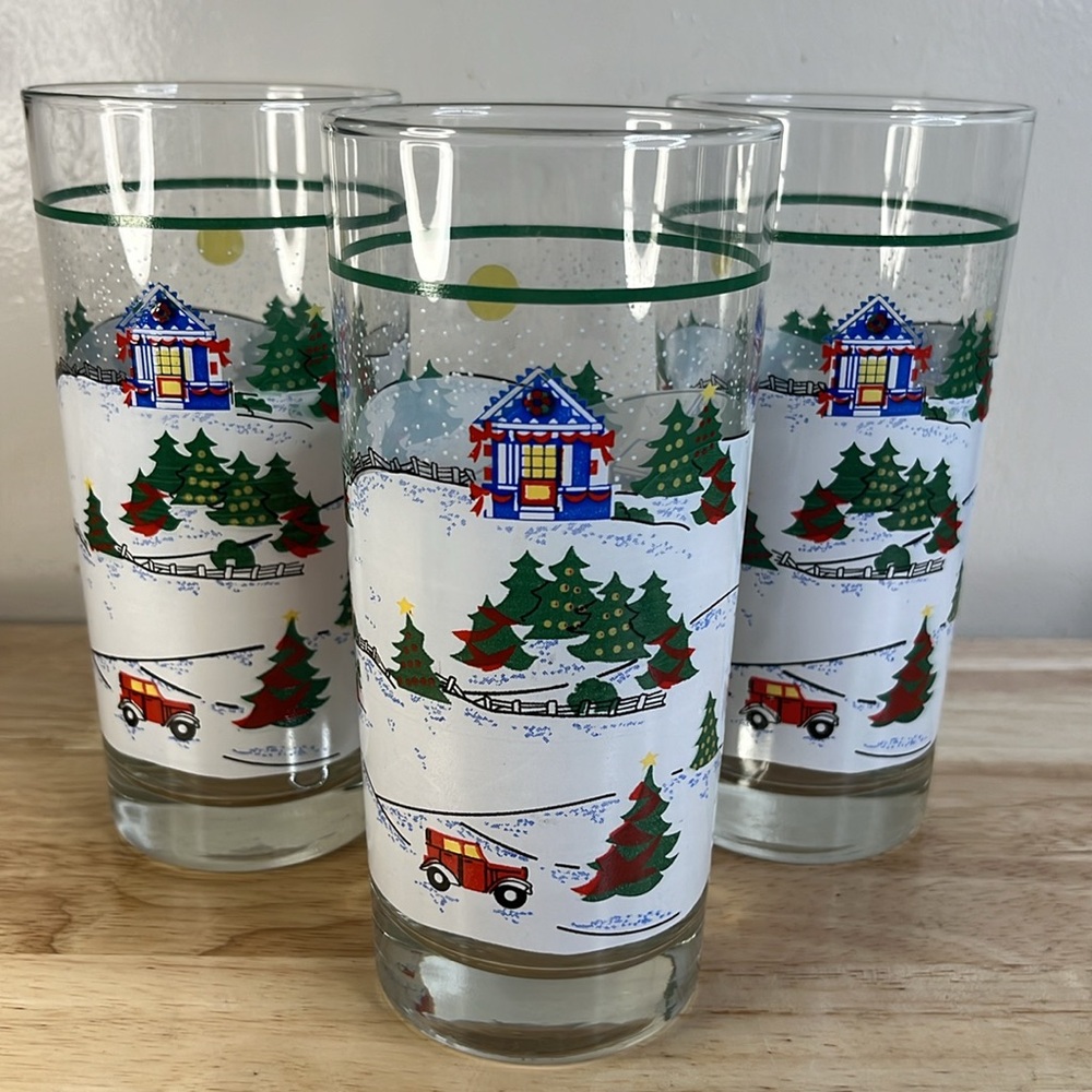 Vintage Libbey Christmas Snow Village Glasses (3)